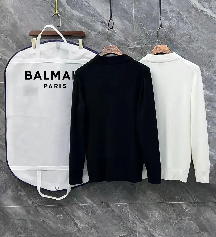 Balmain Balmain 🆕Complete 3 standards Premium printed turtleneck sweater Premium wool blended sweater Premium customized series for men and women Affiliated to the brand's Premium main line Patented top yarn blend Interprets conventional styles with innovation The configuration of the fabric is subversive The details are remarkable The most anticipated sweater in winter Full of sense of luxury The brand is designated by Zhejiang and factory flows out Super cost-effective Meri wool yarn quality is excellent It feels super soft, delicate, soft, non-pilling and does not deform. It is available at all major counters at the same time. It is a must-have product every year. The product seems simple, the workmanship is extremely complicated, and the upper body is not picky. The upper body is extremely skin-friendly and comfortable. It can be worn close to the body with an outer jacket or as an outer layer. Color: Black White Sizes: M L XL 2XL 3XL